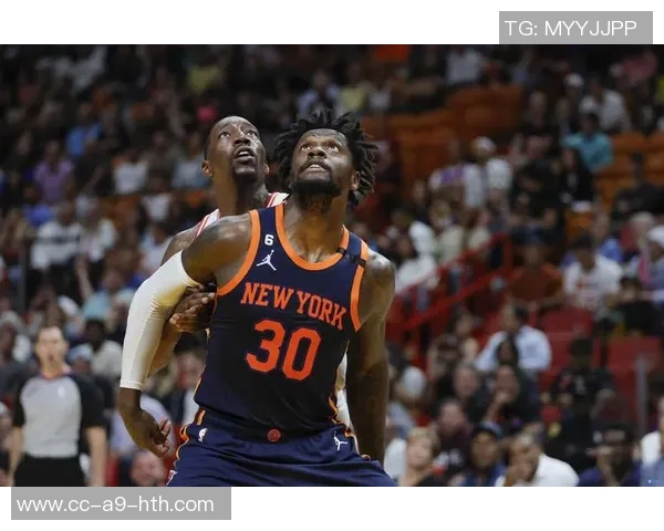 兰德尔表现稳定11投6中贡献14分4篮板1助攻1抢断助力球队胜利