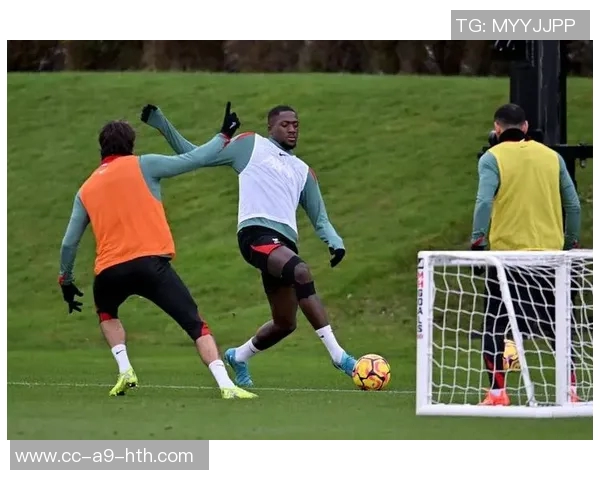 科纳特因大腿受伤退出法国国家队名单返回利物浦接受治疗